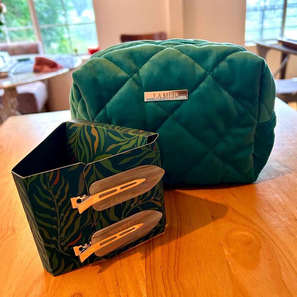La Mer Hair Setting Clips & Quilted Green Cosmetic Dopp Bag